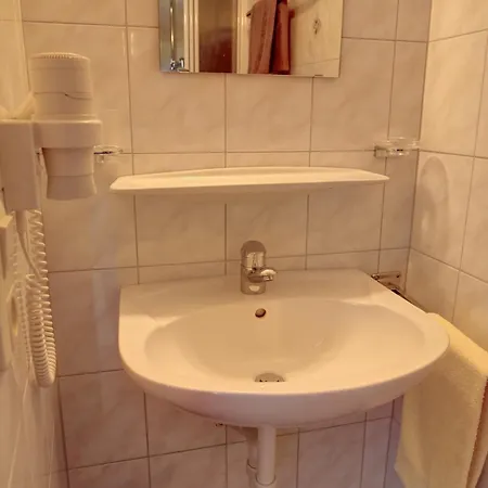 Iris Hotel 3*
