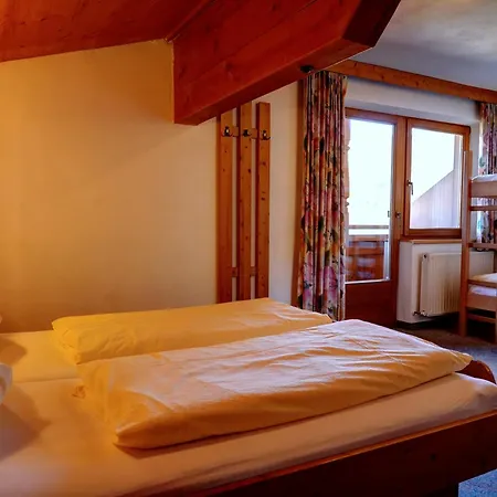 Iris Hotel 3*