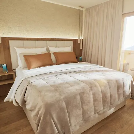 Iris Hotel 3*