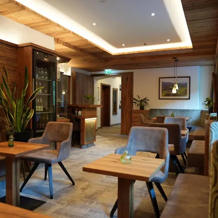 Iris Hotel