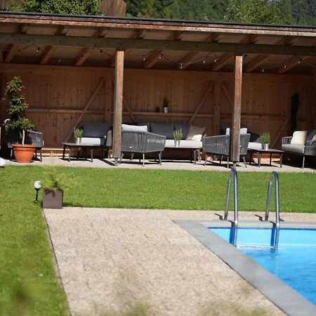 Iris Hotel 3*