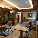 Iris Otel
