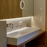 Iris Otel